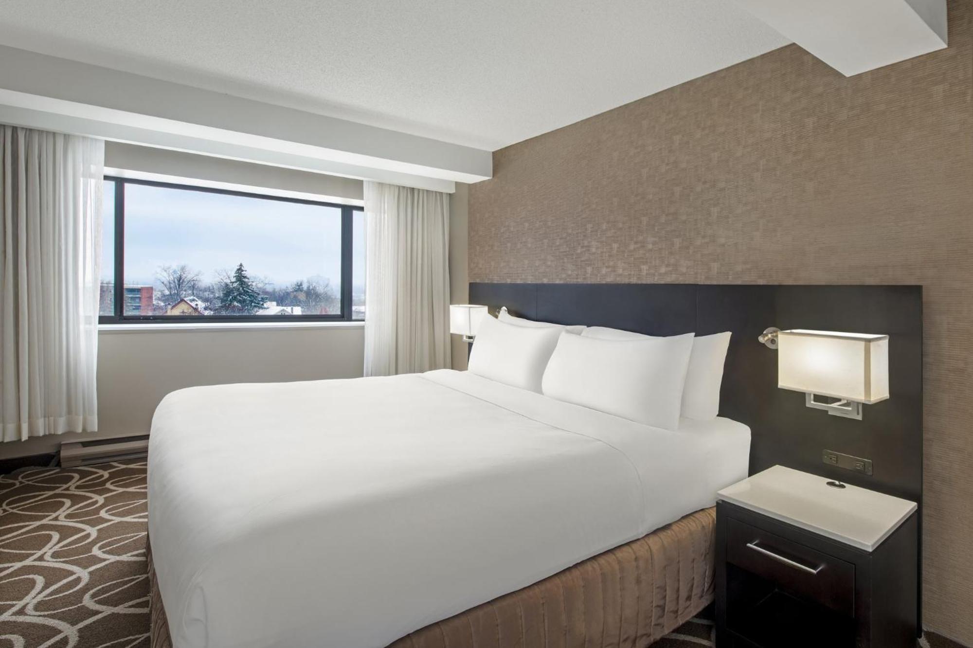 Crowne Plaza Kitchener-Waterloo, An Ihg Hotel Ngoại thất bức ảnh