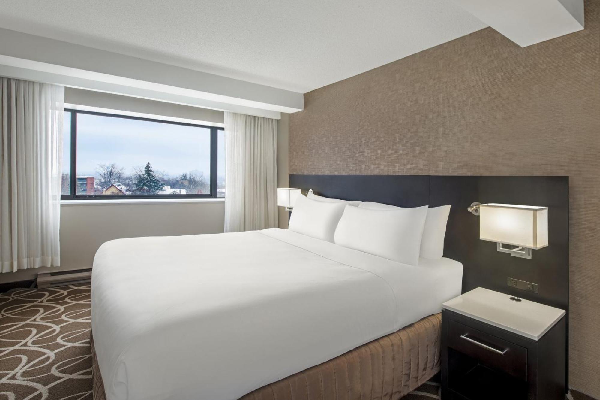 Crowne Plaza Kitchener-Waterloo By Ihg Hotel Ngoại thất bức ảnh
